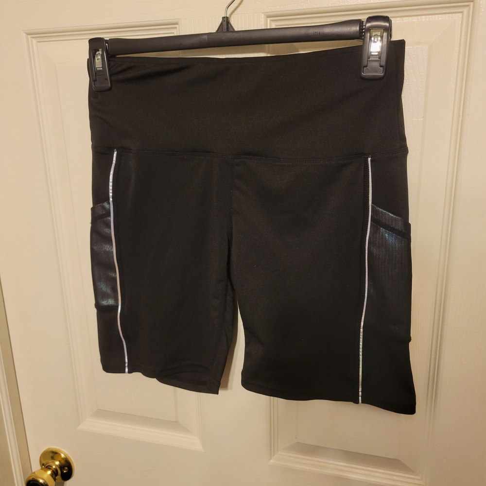 Women's Black High-Rise Athletic Bike Shorts with Side Pockets